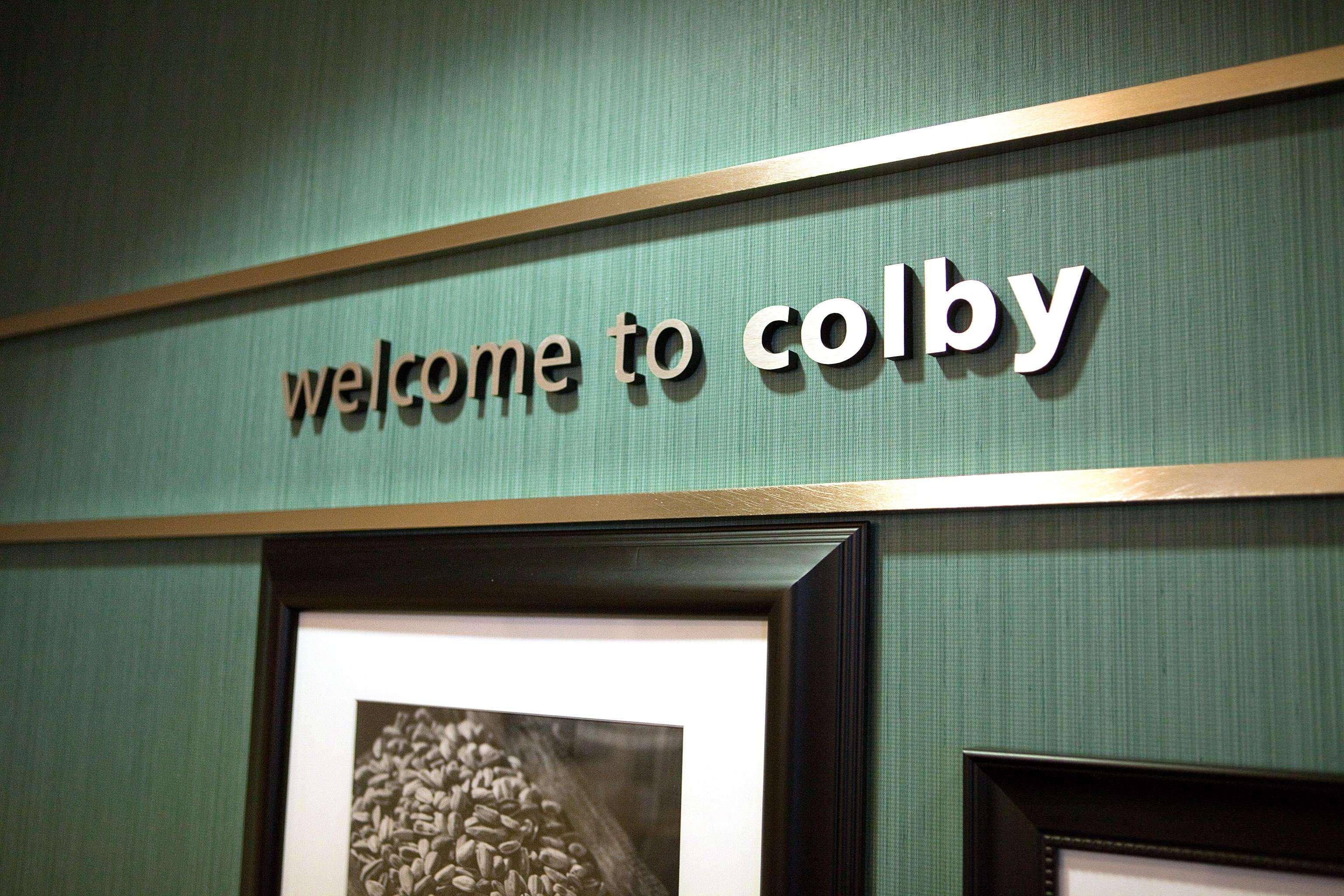 Hampton Inn Colby Kültér fotó