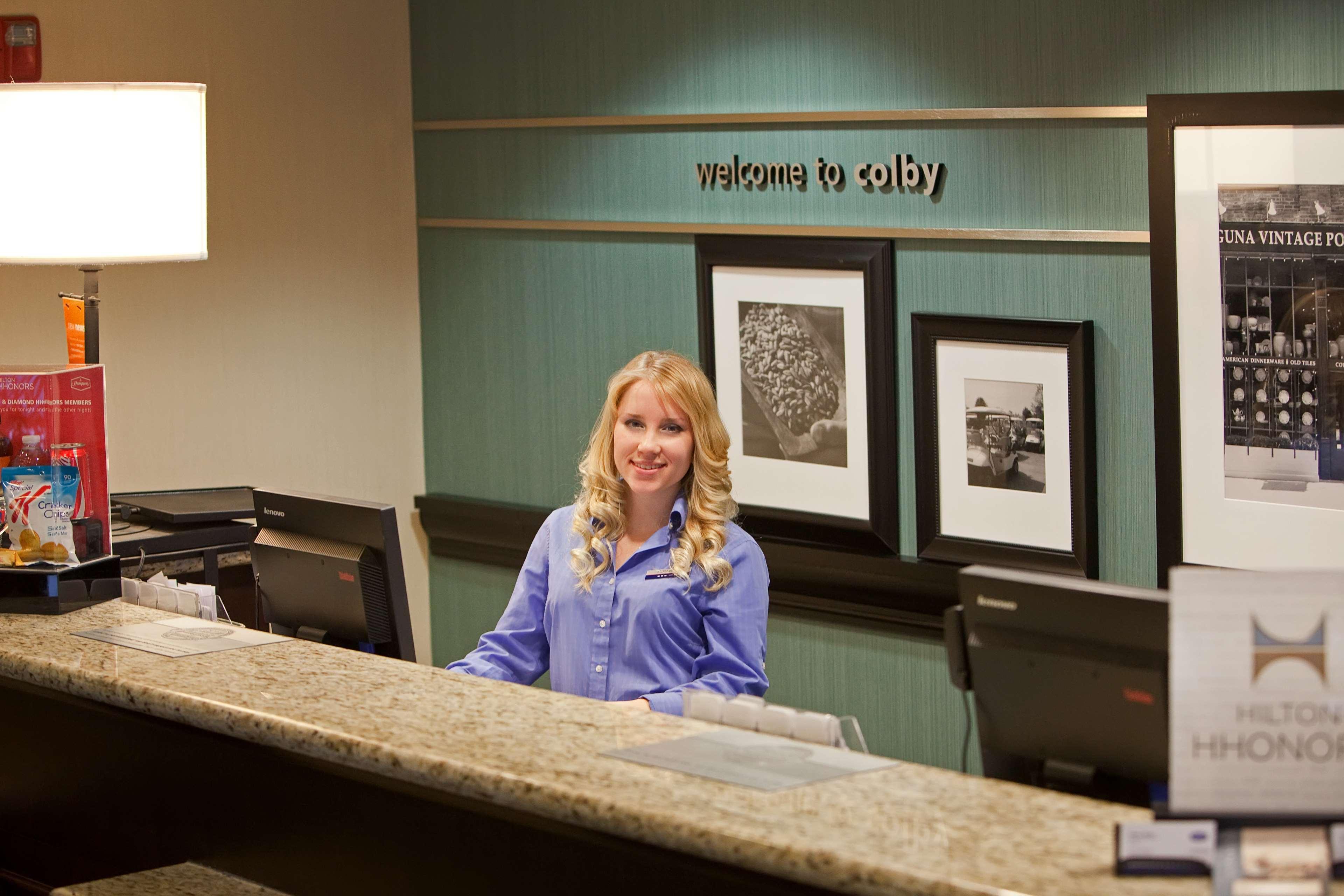 Hampton Inn Colby Kültér fotó
